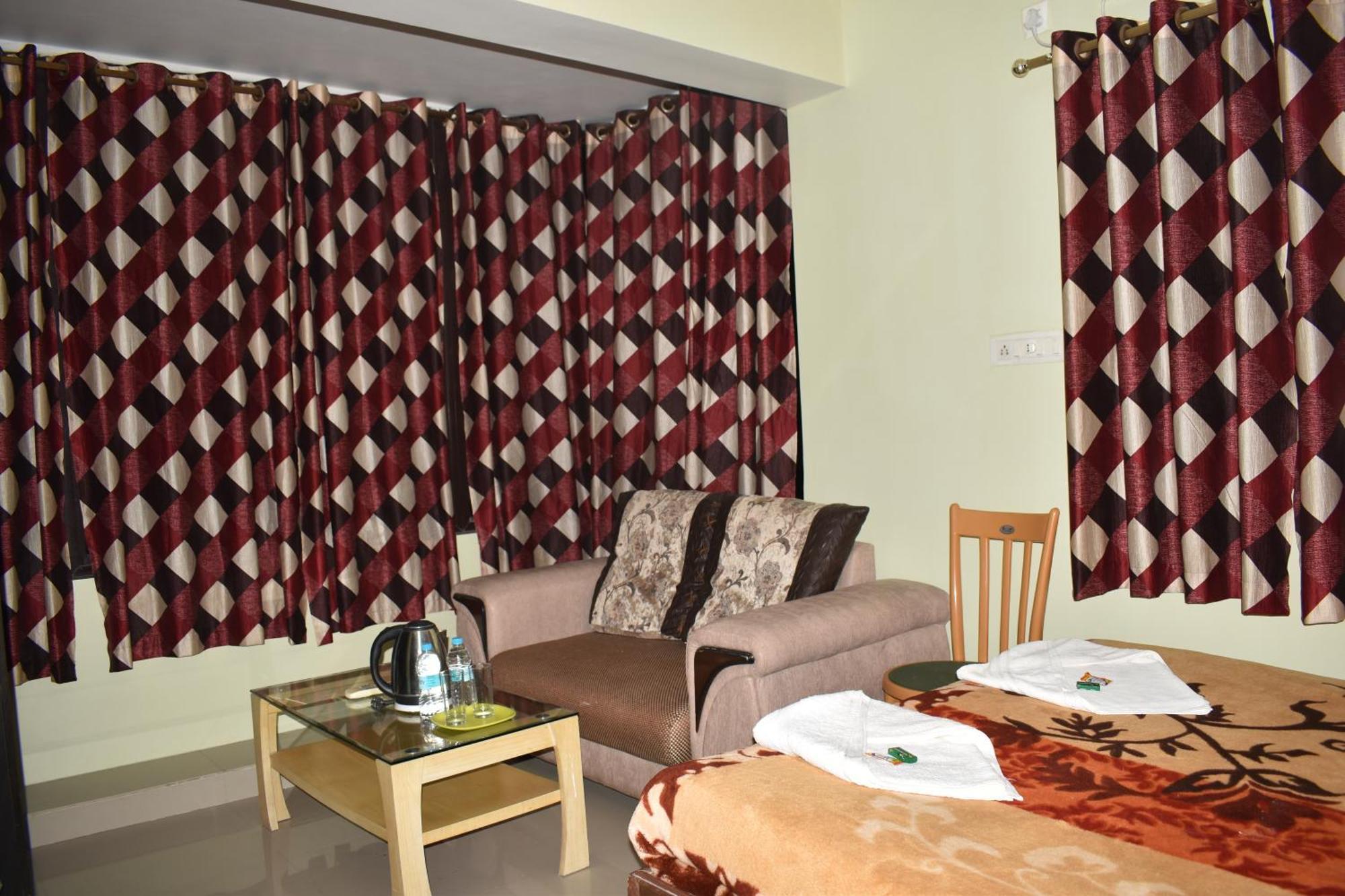 Sakura House Hotel Bodh Gaya Exterior photo